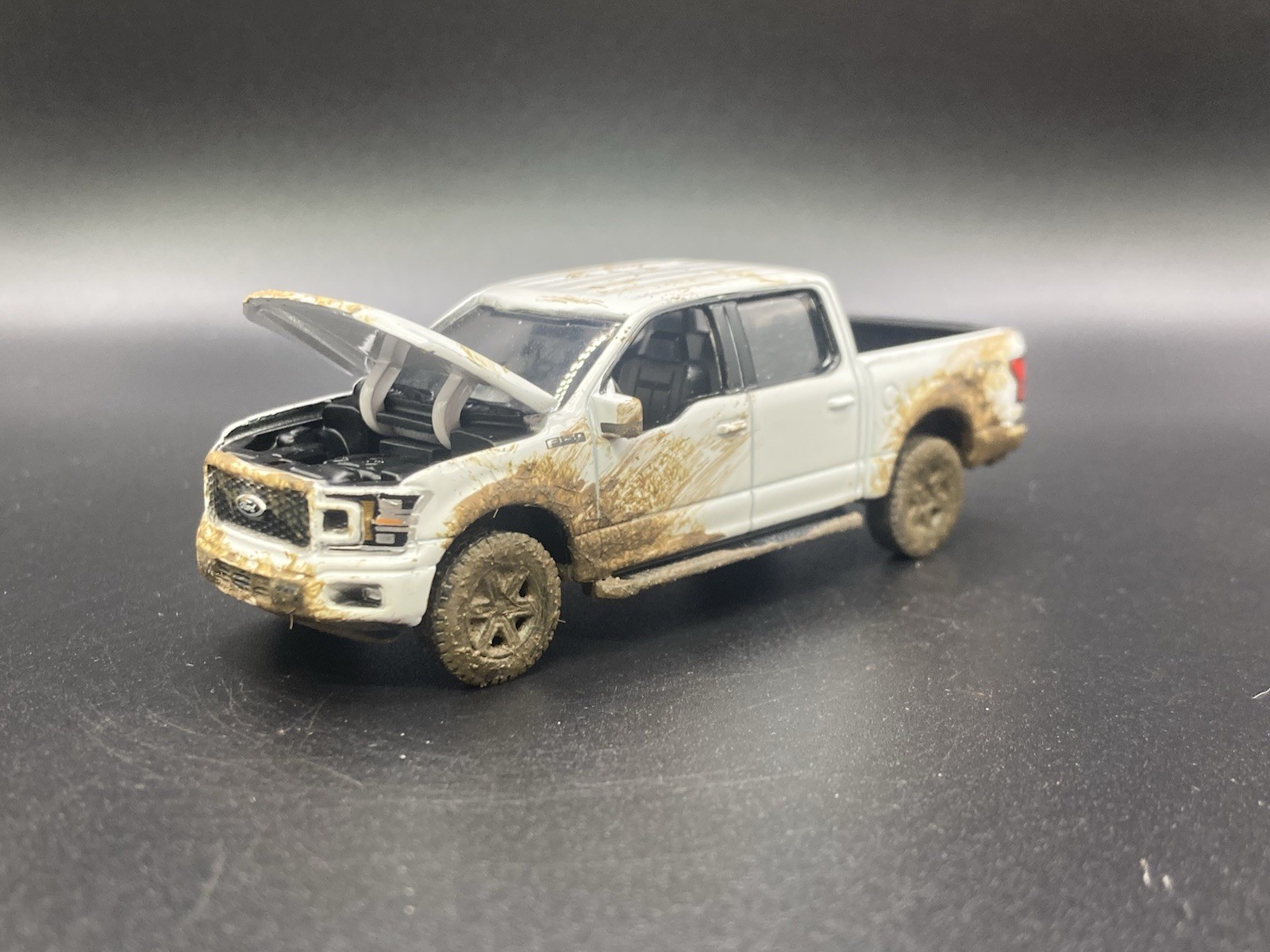 2020 Ford F-150 4×4 Muddy Custom 1/64 Diecast Mud Truck Custom Auto World