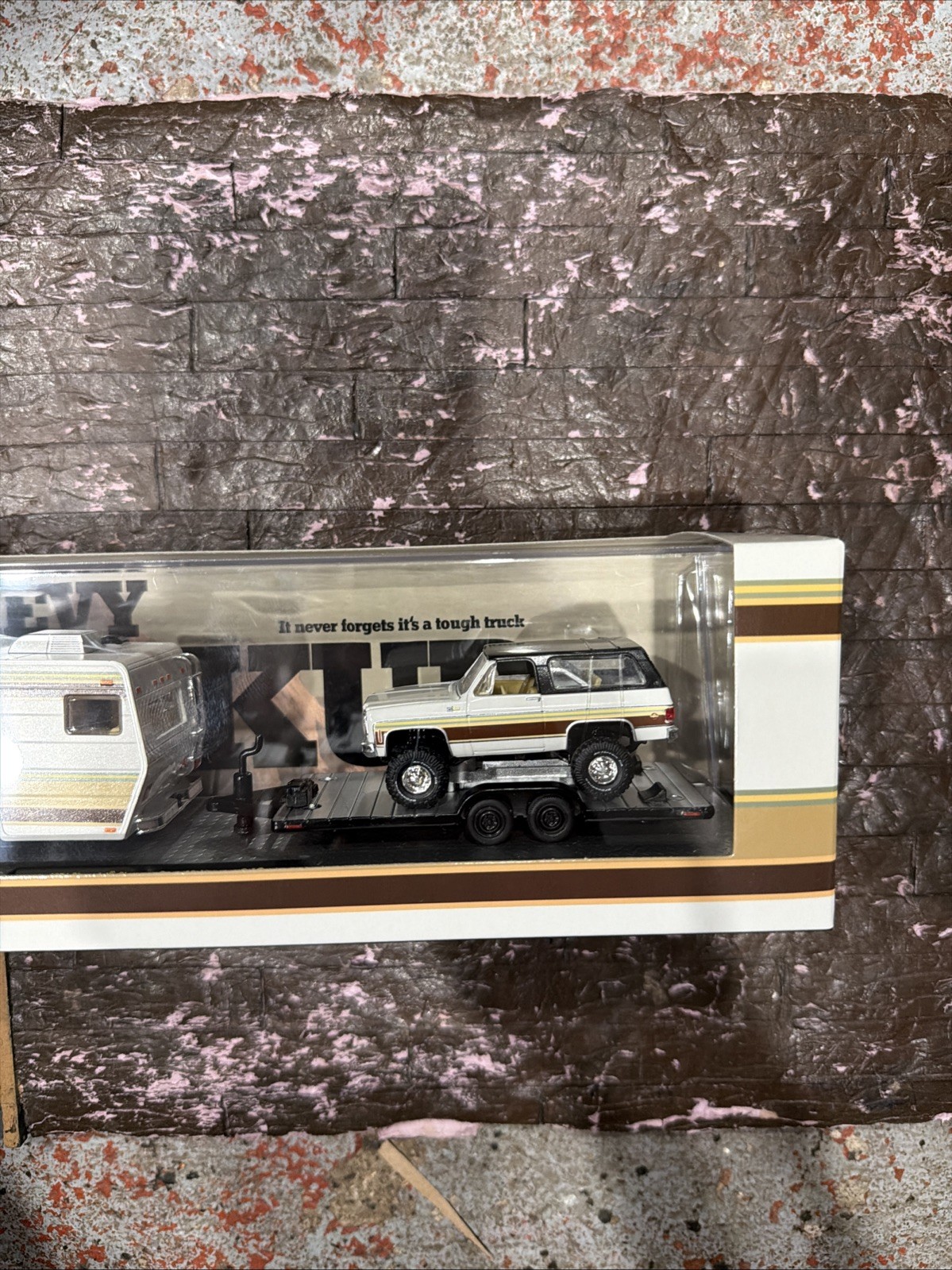 M2 MACHINES HAULER 1974 CHEVROLET CHEYENNE SUPER 30 CAMPER & 1974 K5 BLAZER