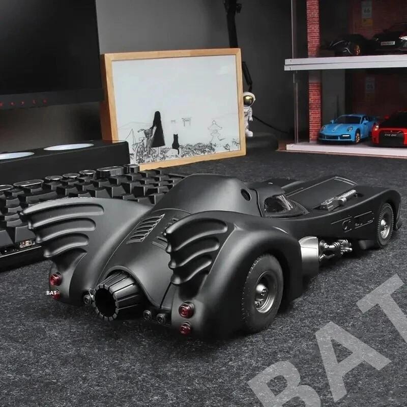 1:24 THE BATMAN Batmobile 1989 DC Comics Diecast Car Toy Gift Collectible NEW
