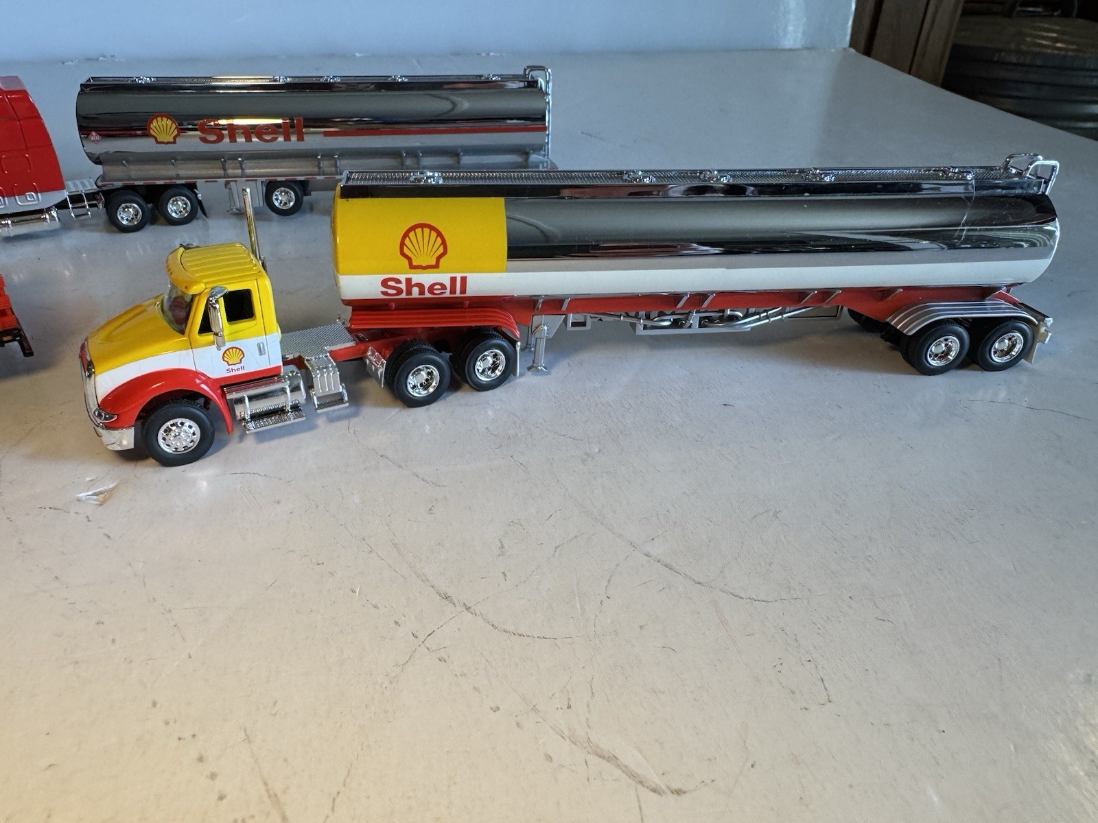 Speccast 1:64 Diecast Shell Peterbilt Tanker Trailer & Freightliner Rack Truck