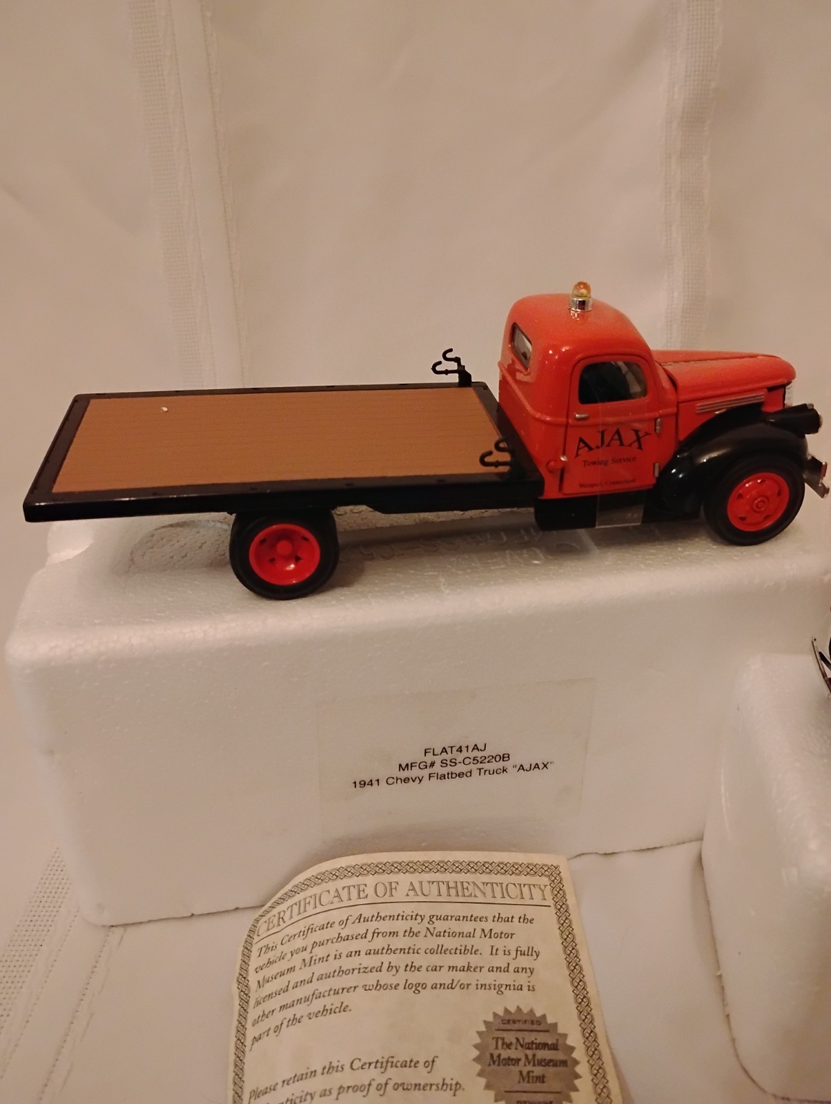 National Motor Museum Mint 1:32 Diecast Car Set 1932 Chev Fire Chef/1941 Flatbed