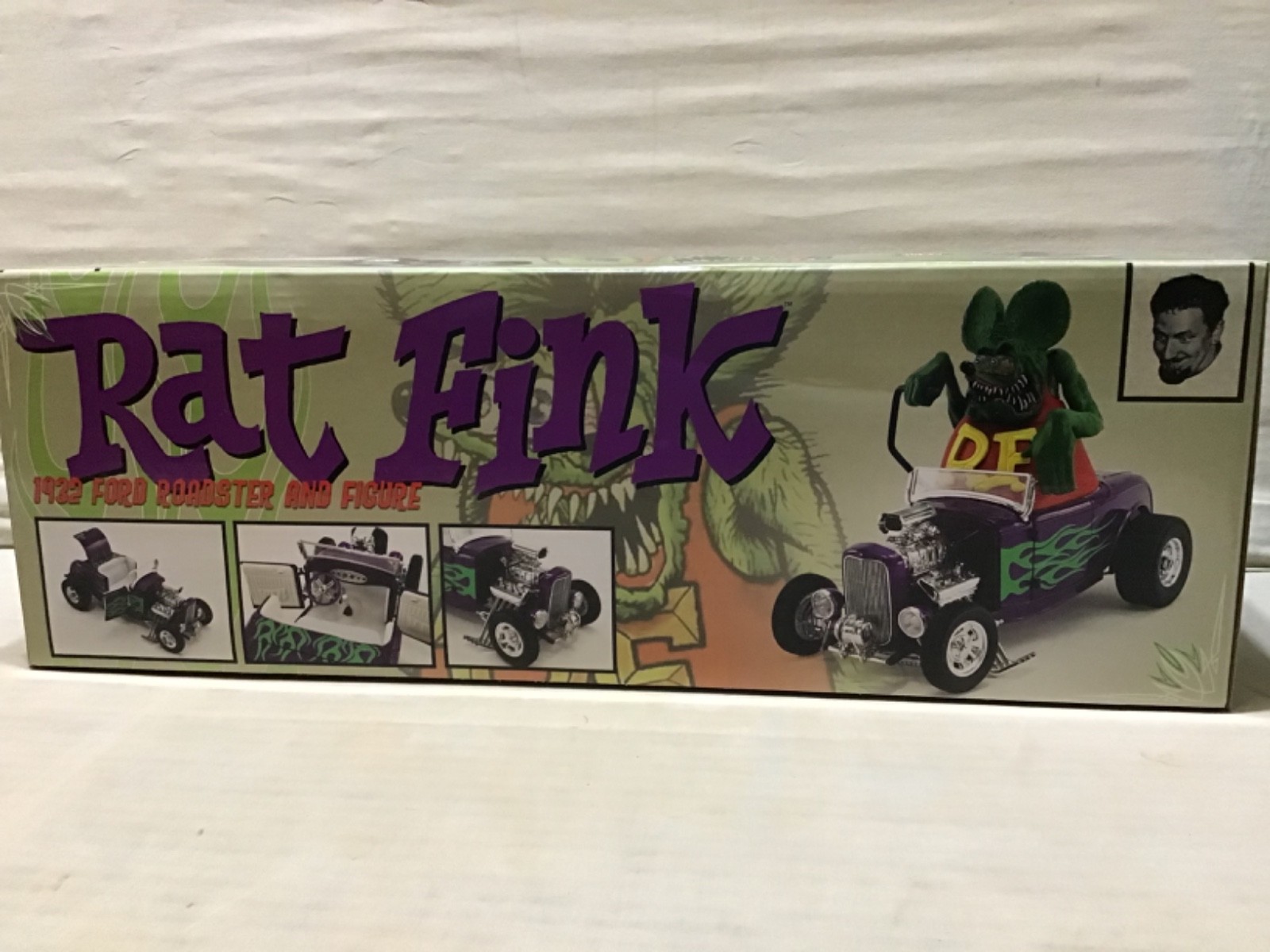 FORD 1932 RAT FINK WITH FIGURE PURPLE FLAMED ROADSTER 1/18 ACME #A1805020 NICE