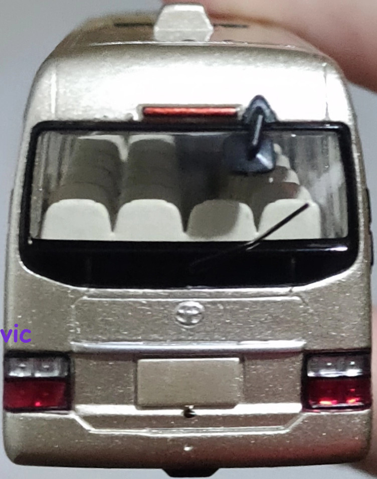 1/64 Scale Coaster 2013 Minibus Alloy Diecast Model – Collectible Car Ornament