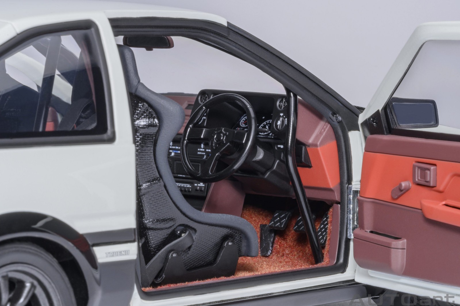 TOYOTA SPRINTER TRUENO (AE86) RHD PROJECT D FINAL 30 YEARS 1/18 BY AUTOART 78787