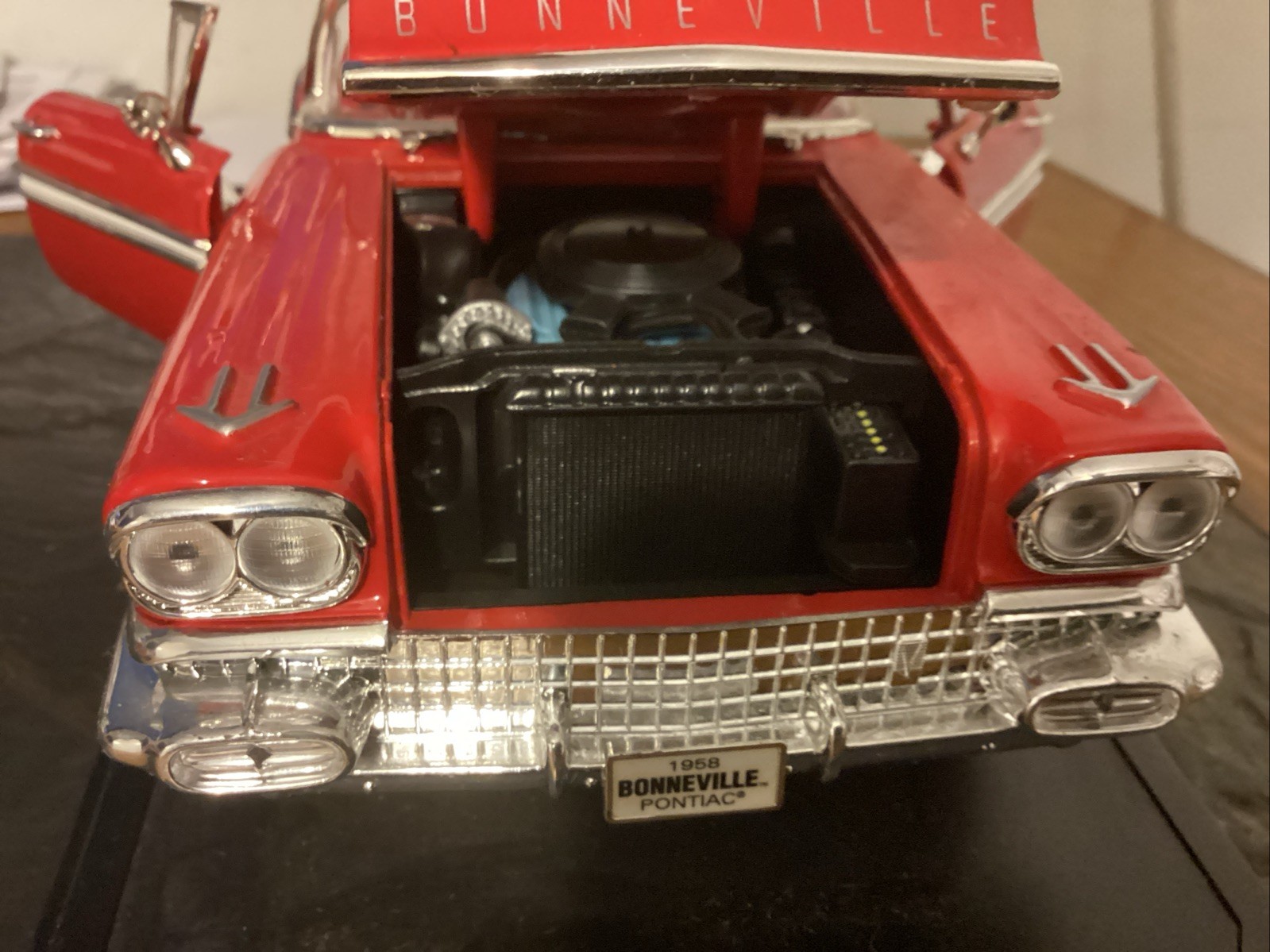 Road Signature 1958 Pontiac Bonneville Convertible 1:18 Diecast Red No Box