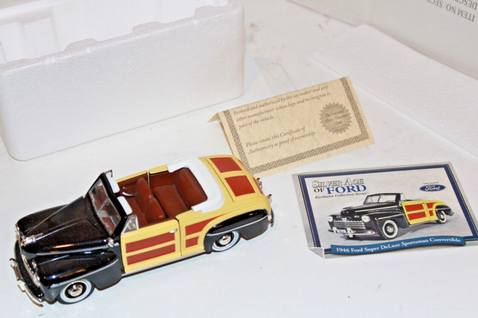 1946 Ford Super Deluxe Sportsman Convertible 1:32 Scale Diecast Model w/Box
