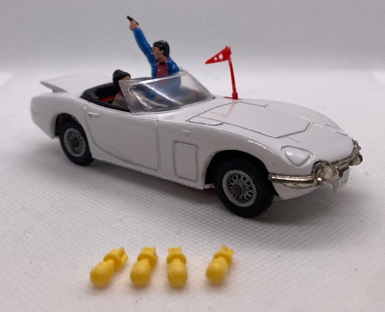 1960’s Corgi #336 James Bond 007 Toyota 2000GT “You Only Live Twice” NICE!
