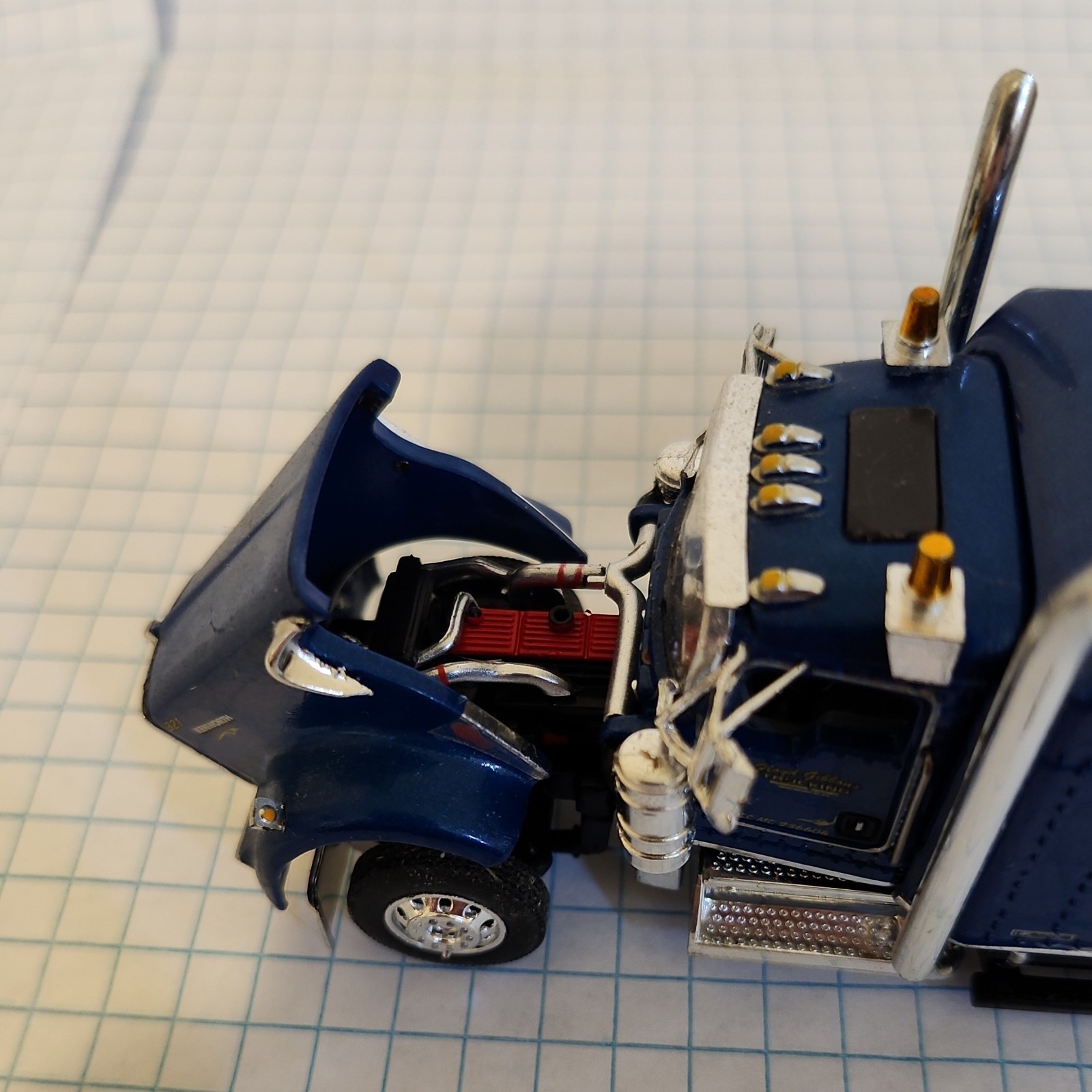 DCP 1:64 Floyd Gibbons Tri-axle Husky Spreader Kenworth Lowboy Tractor Trailer