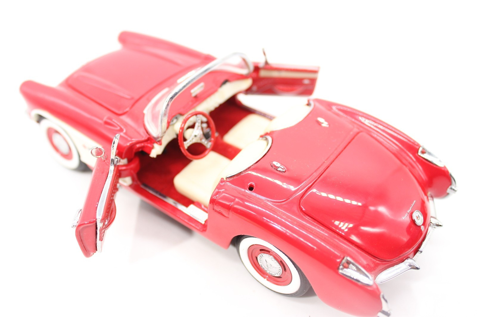 Franklin Mint 1957 Chevrolet Corvette Convertible Die-Cast Model Car 1:24 Scale