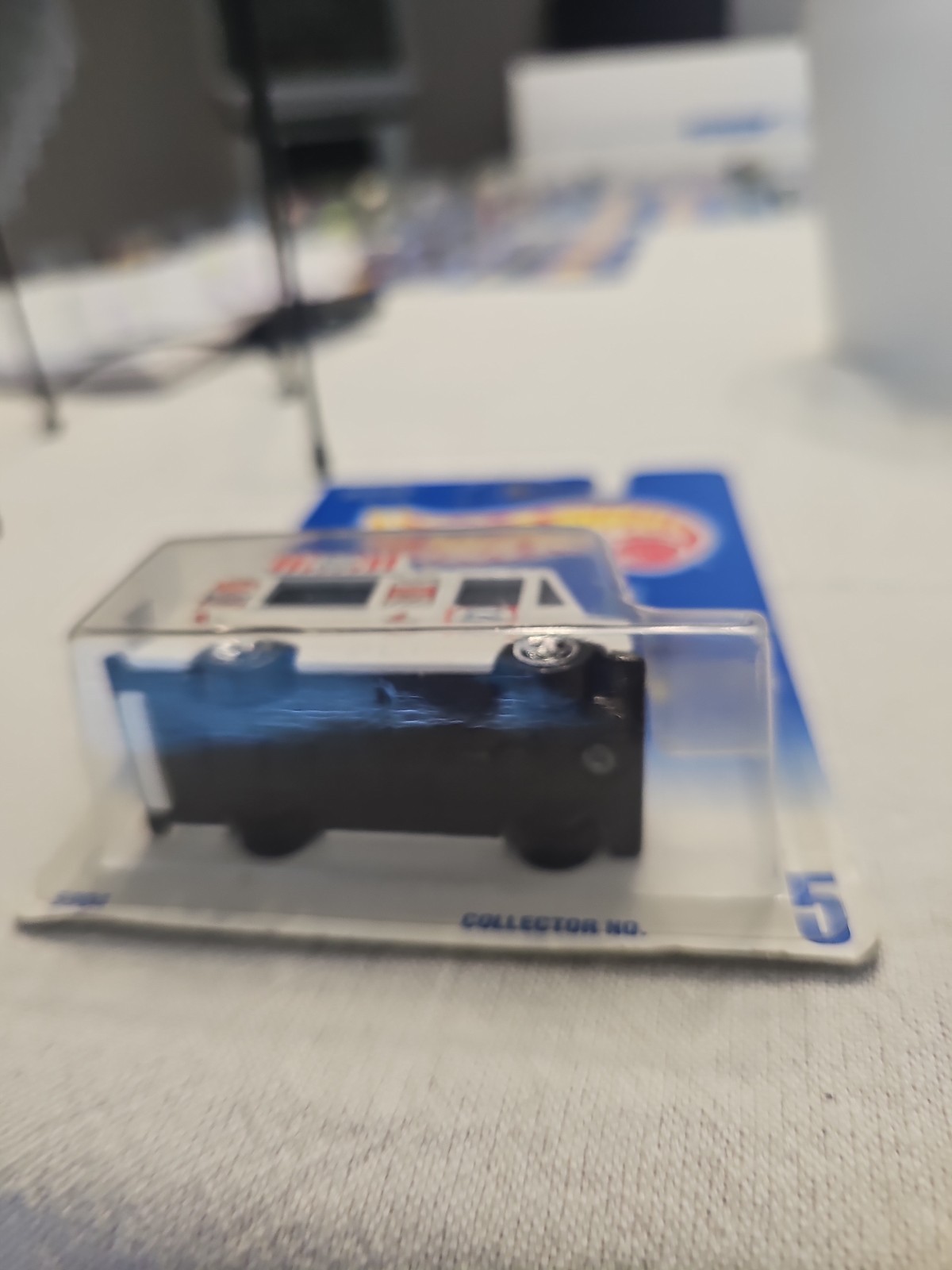 1992 Hot Wheels GOOD HUMOR TRUCK No. 5904 Collector No. 5