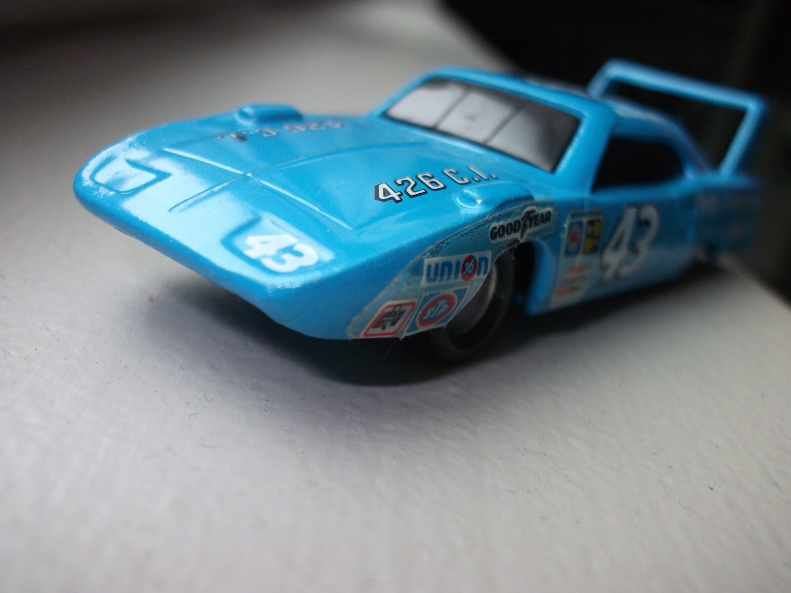 RICHARD PETTY VINTAGE MODEL 1970 PLYMOUTH SUPERBIRD RACING CHAMPIONS 1/64 CAR