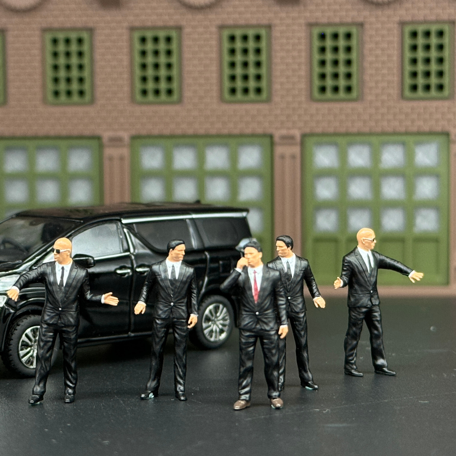 5pc 1/64 Miniature Doll Figures Black suit bodyguard Scene For Cars Vehicles Toy