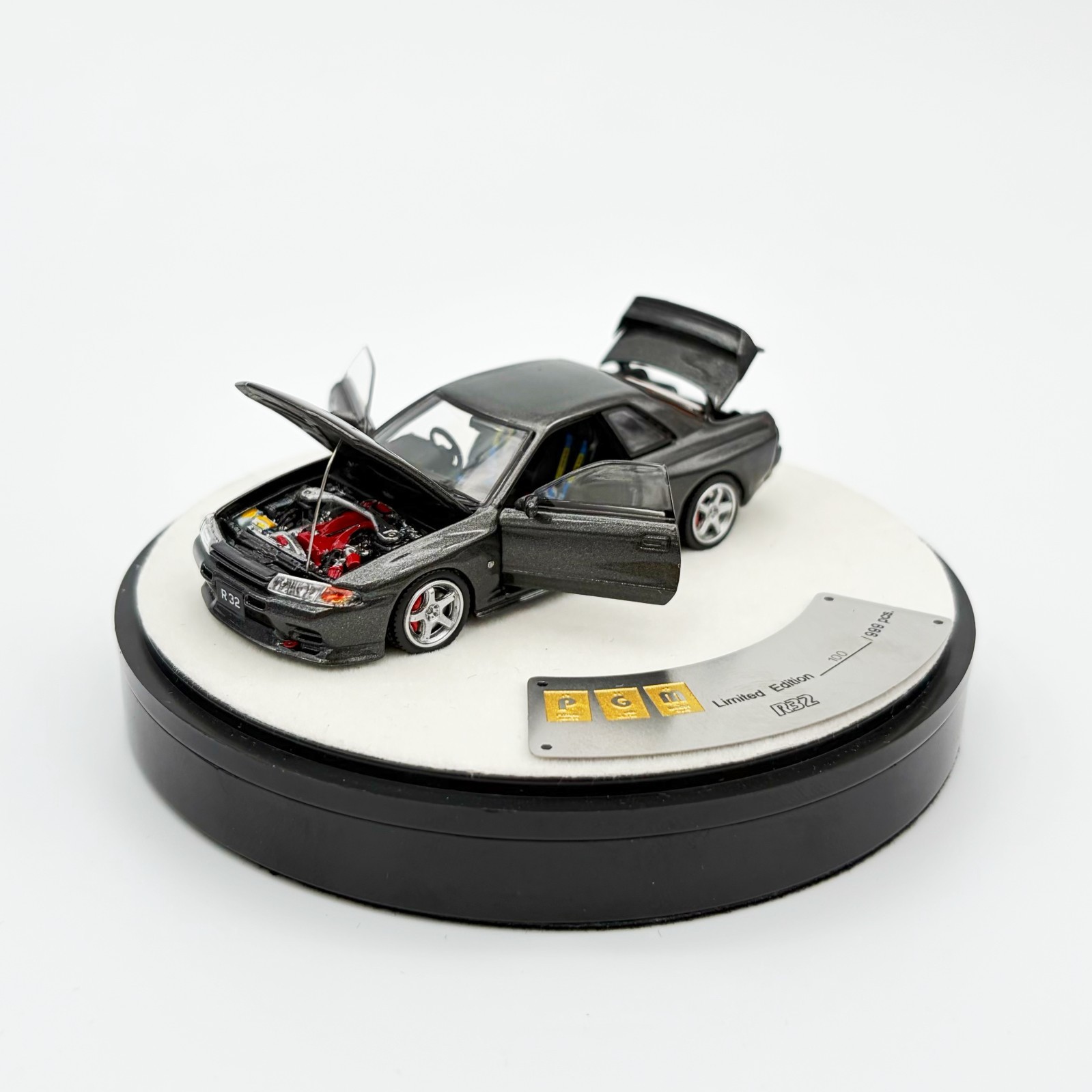 PGM 1:64 Nissan GTR R32 Gray – Diecast Model