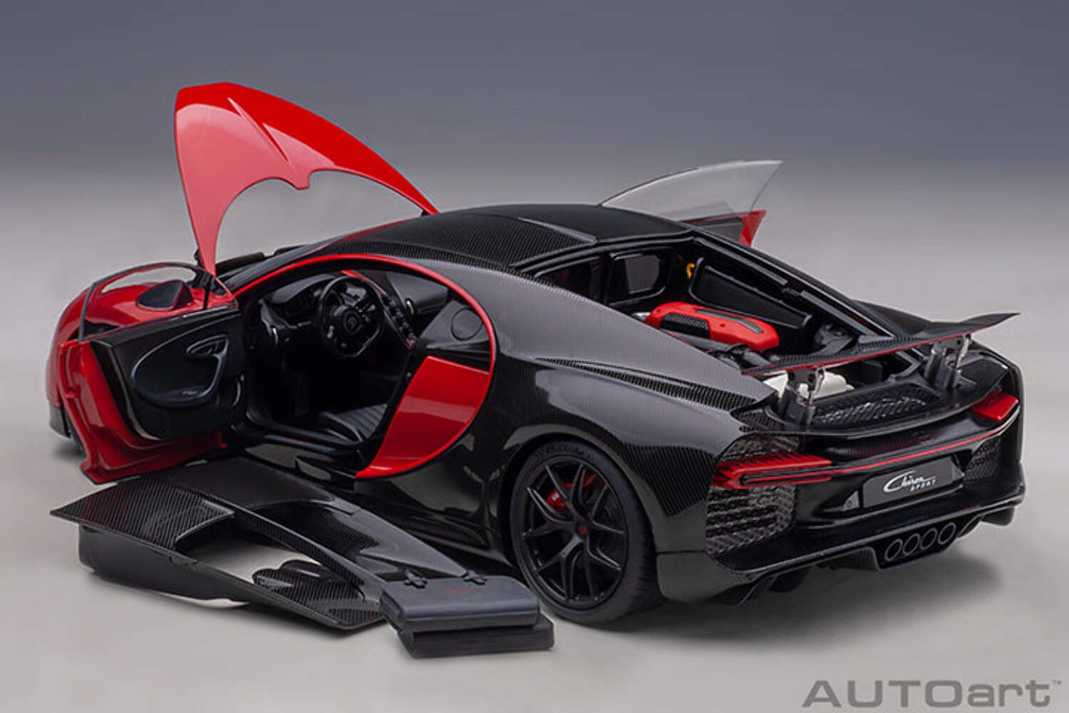 AUTOart 2019 Bugatti Chiron Sport Italian Red w/ Carbon Fiber 1:18 70996
