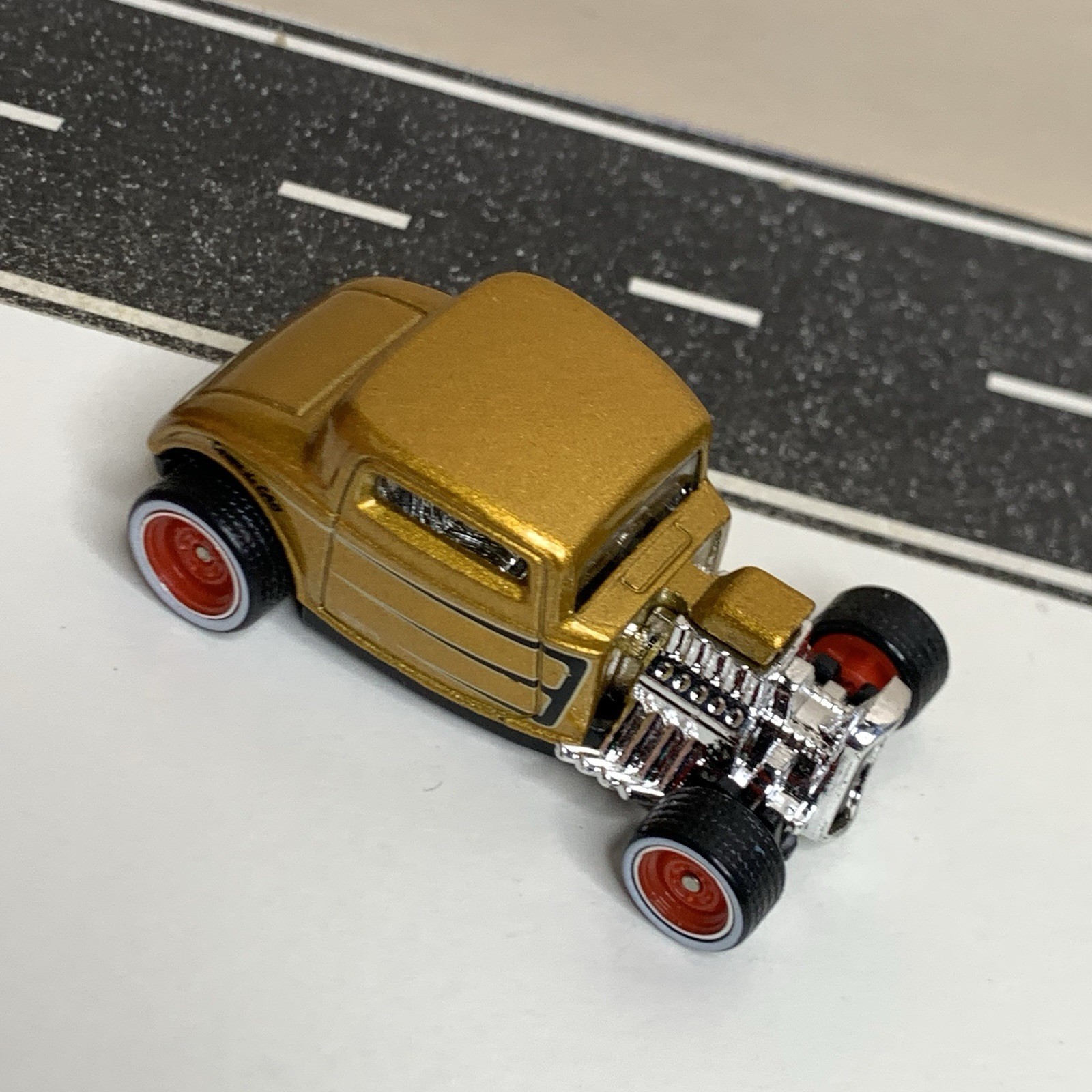 CUSTOM Hot Wheels 1932 Ford Coupe Gold Metallic w/Red Steelie White Wall RR 1:64