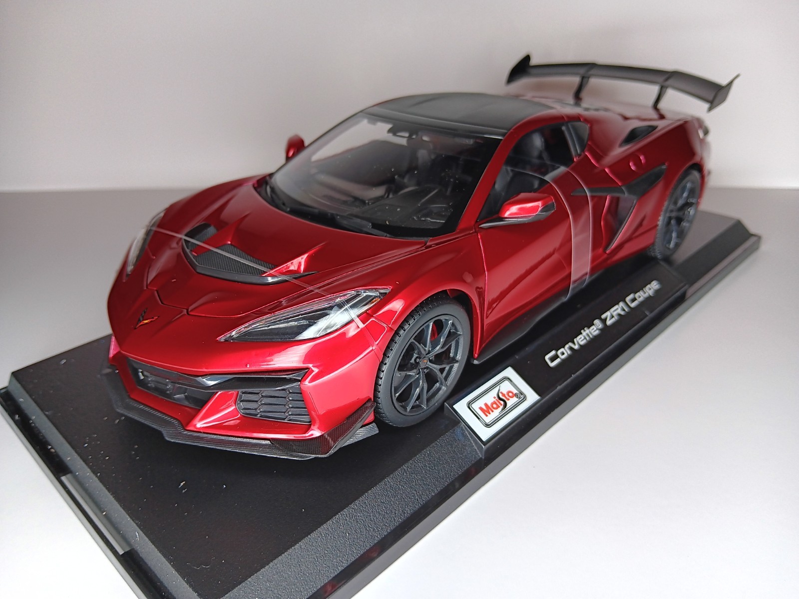Corvette ZR1 Coupe 1:18 Maisto Exclusive Style Special Edition – Red