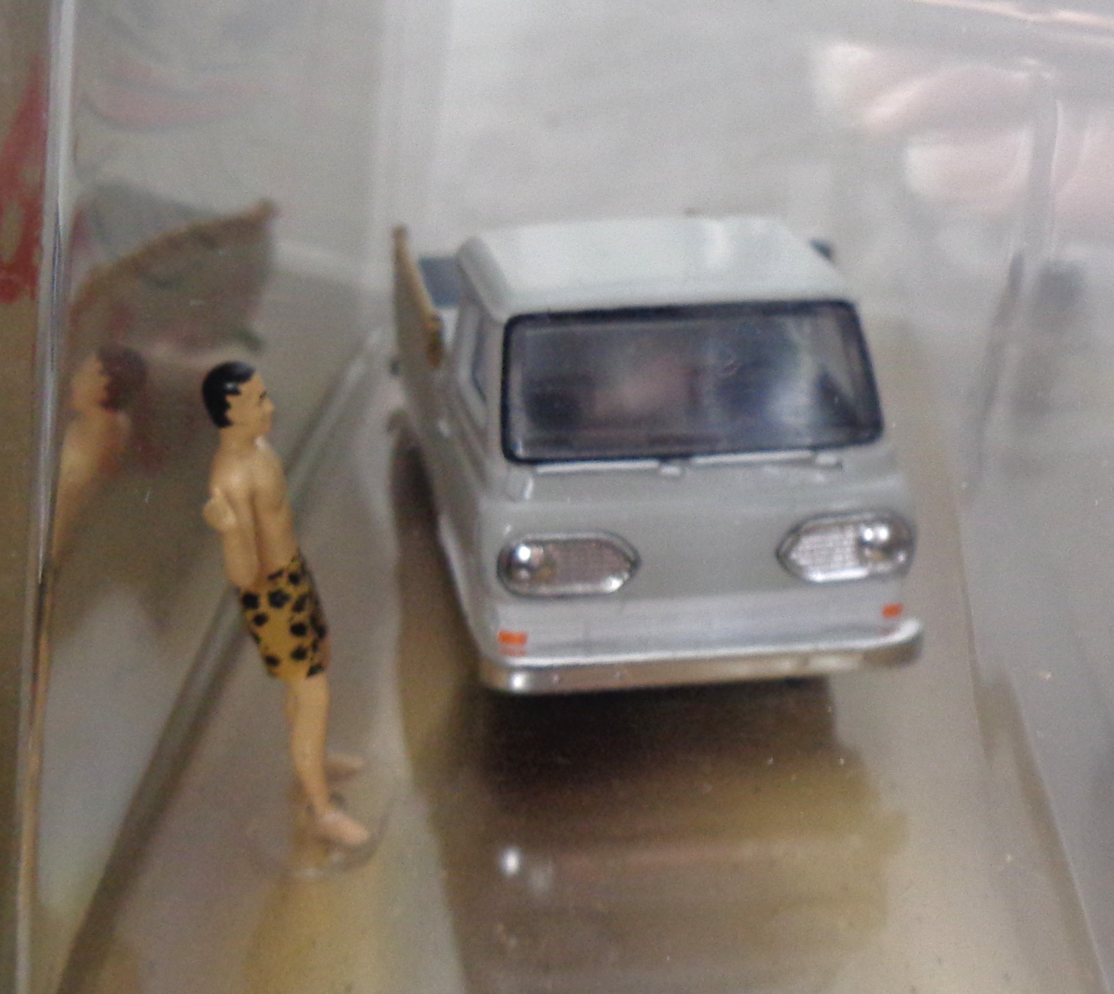 Sunny Sea Beach Club 1964 Econoline Truck M2 Auto-Figs R17 Limited Ed. 8,500