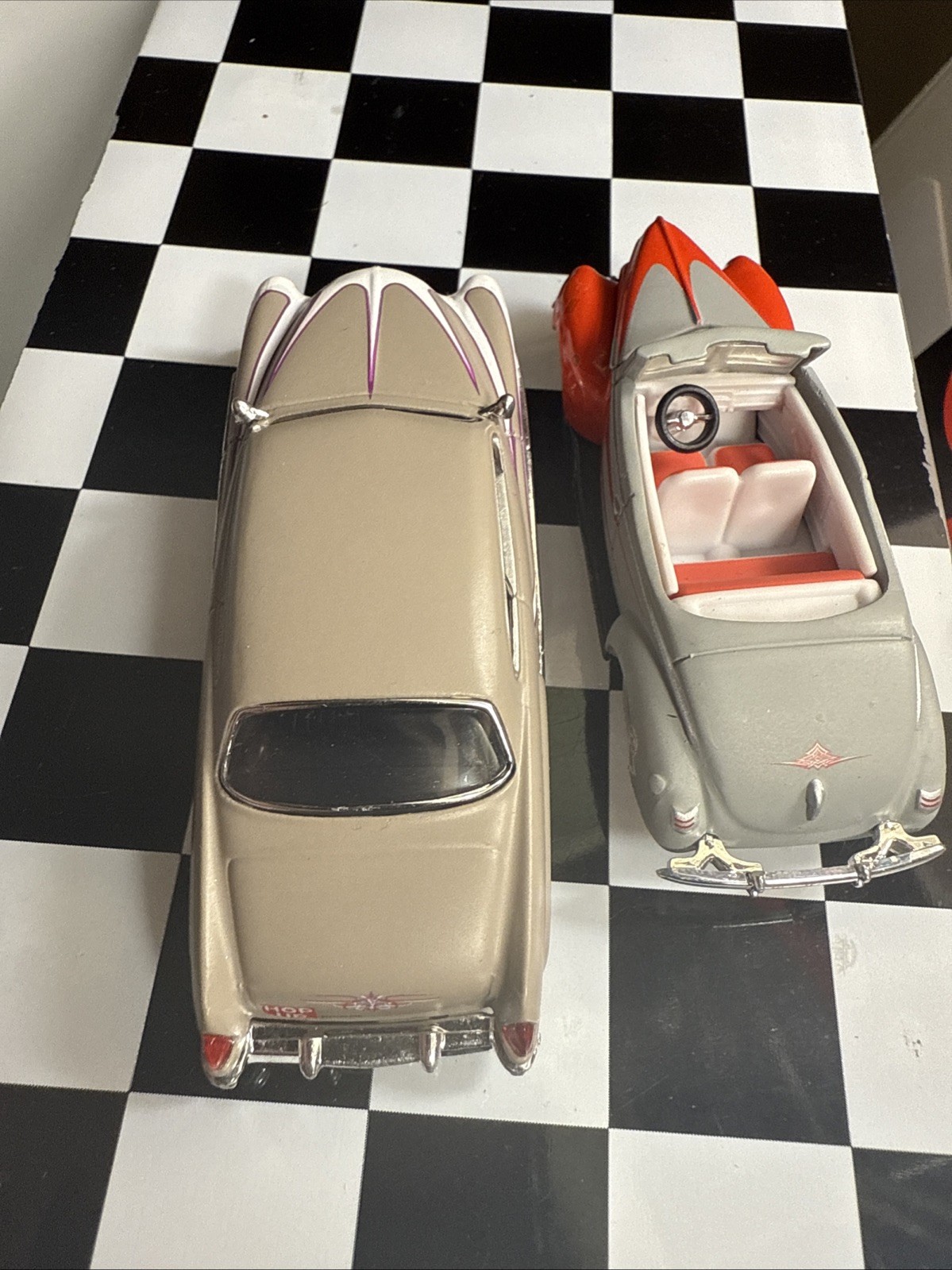 100% Hotwheels ’51 Merc & 40 Ford 🔥 Combined Shipping 🔥 Nice Display