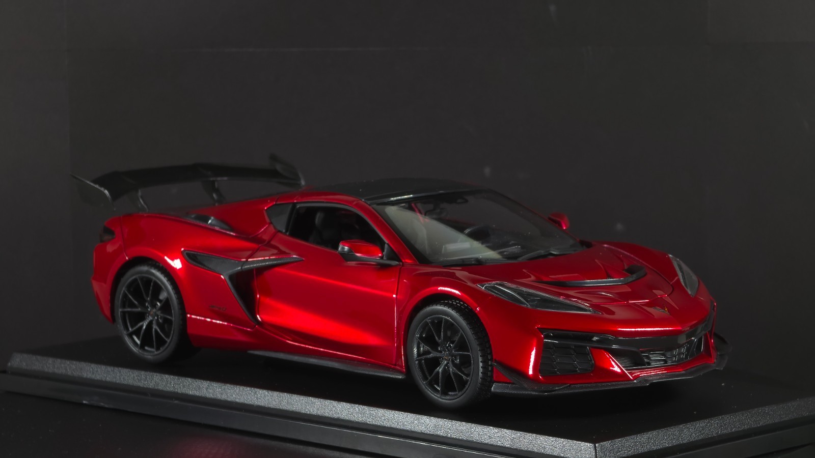 Corvette ZR1 Coupe 1:18 Maisto Exclusive Style Special Edition – Red