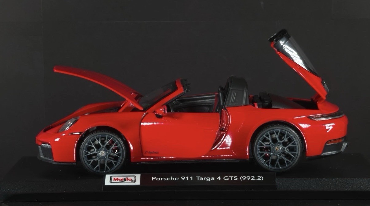 Porsche 911 Targa 4 GTS (992.2) 1:18 Maisto Exclusive Style Special Edition red