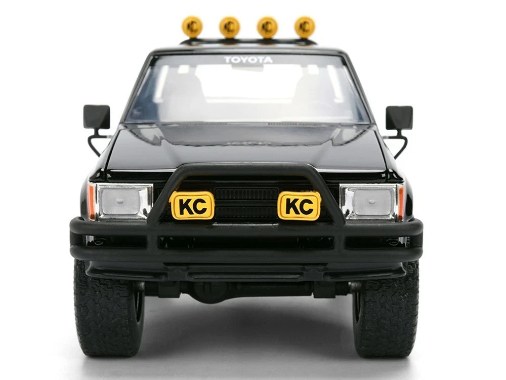 1985 TOYOTA SR5 PICKUP BLACK W/SKATEBOARD “BACK TO THE FUTURE” 1/24 JADA 36479