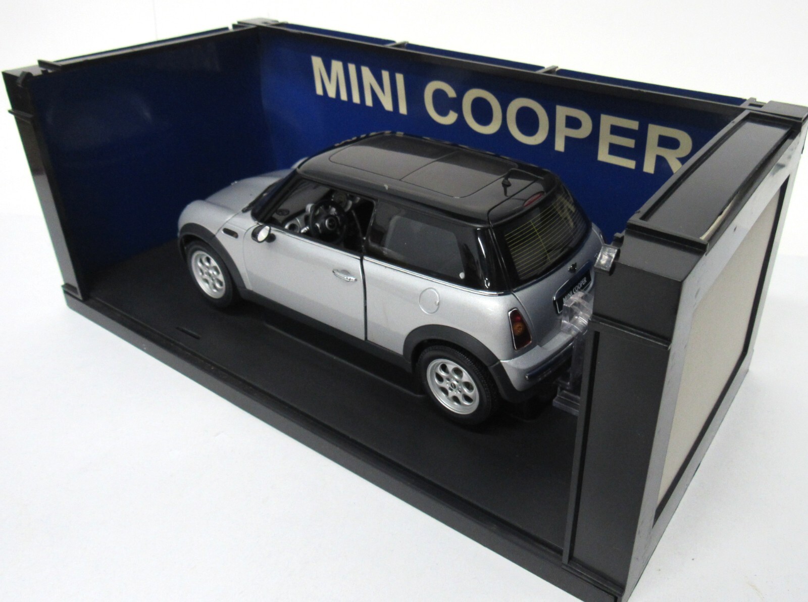 AutoArt Models 1:18 Die Cast Silver BMW Mini Cooper Gateway Global Limited 74821