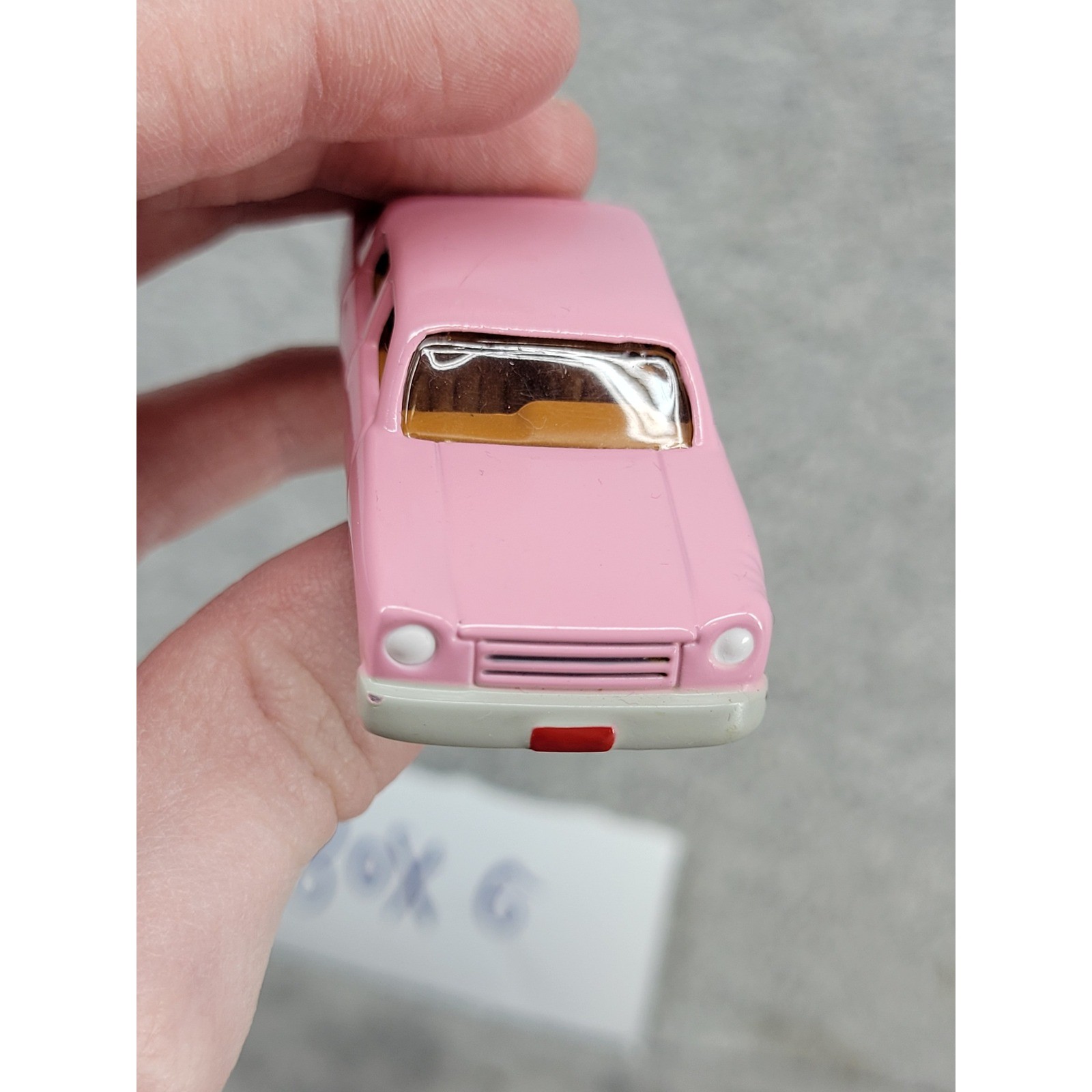 Johnny Lightning The Simpsons Pink Family Sedan Diecast Car 2003 – No Tires
