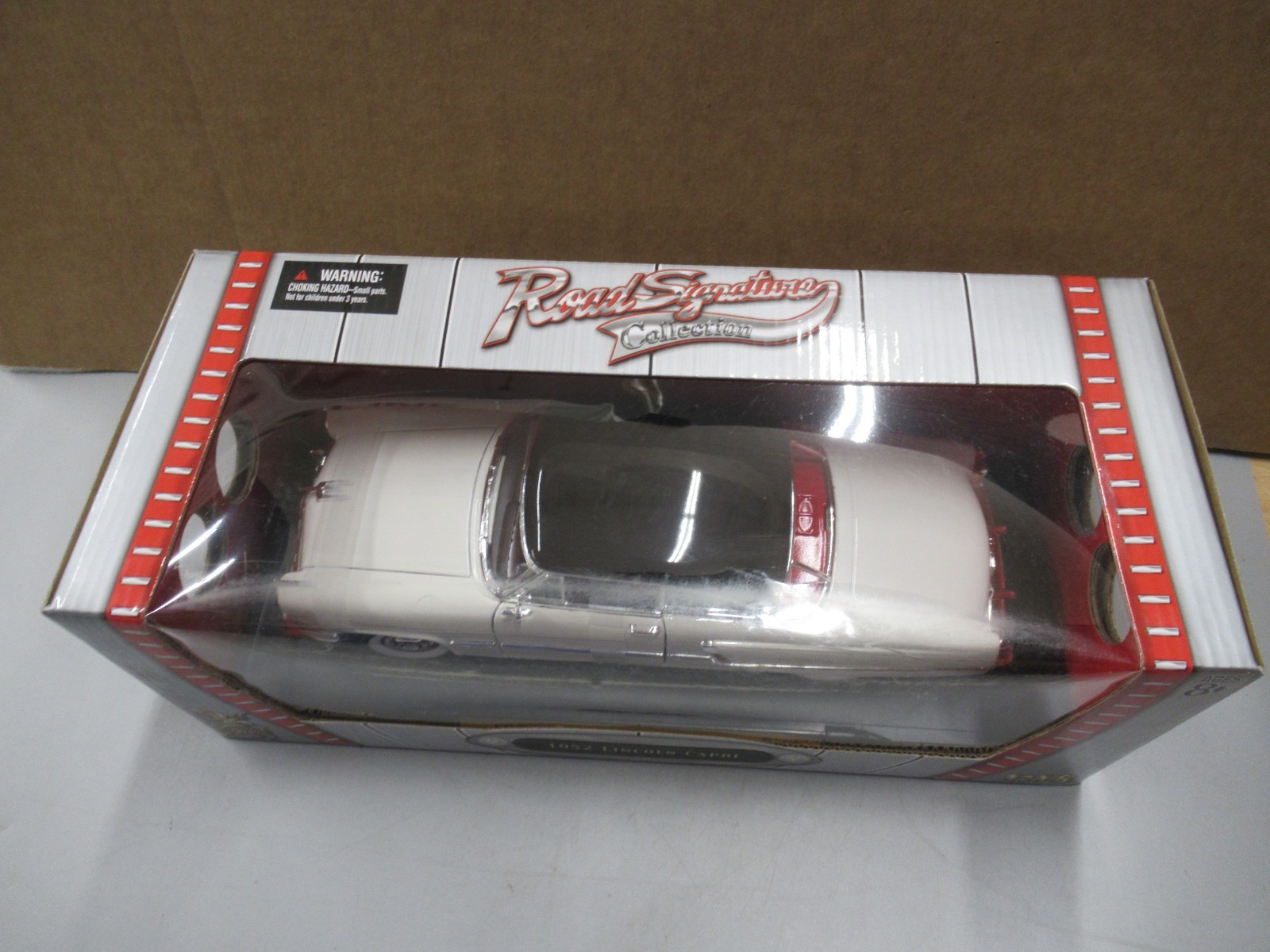 Road Signature 1952 Lincoln Capri Hardtop 1:18 Scale Diecast Car White & Black