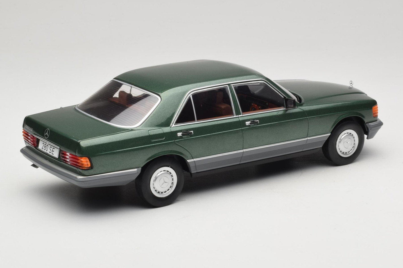 Mercedes S-Class W126 Metallic Green 1:18 MCG | MCG18549