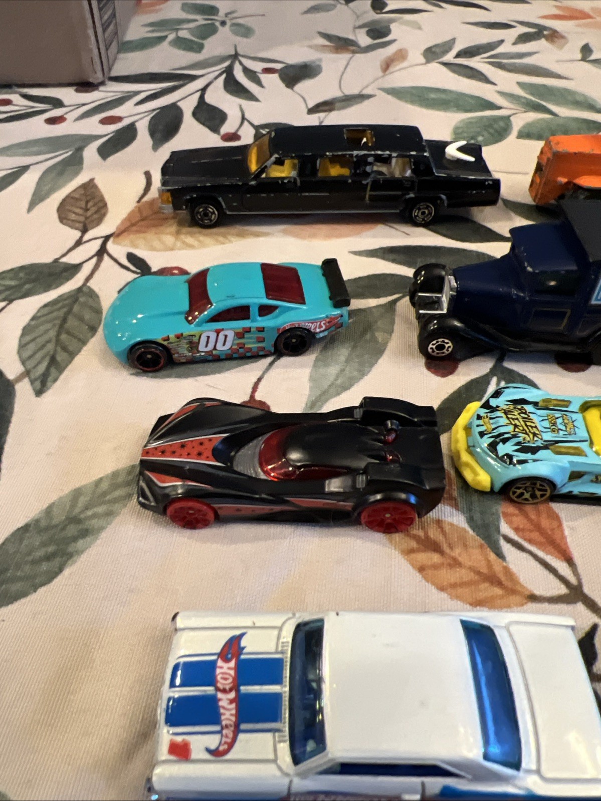 Hot Wheels – Matchbox Lot of Cars, Various Years And Condition mixed lot Vintage