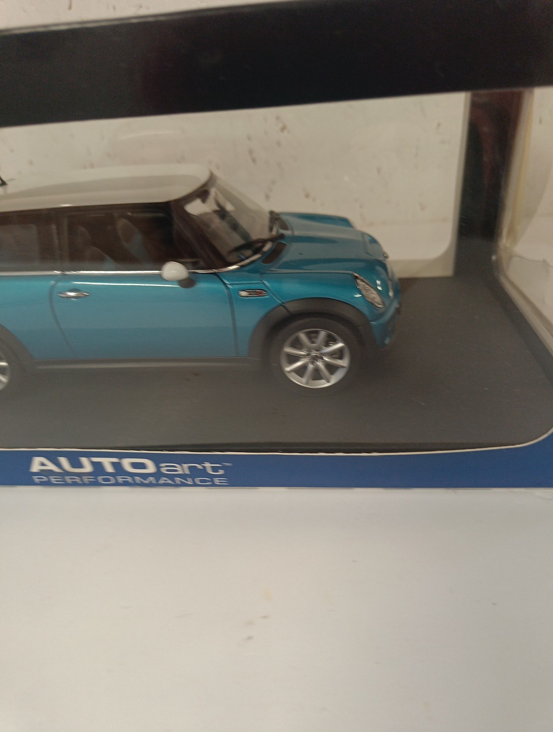 Autoart Performance Mini Cooper s 1:18
