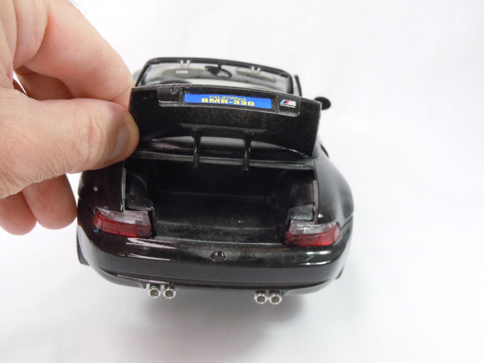 Burago 1/18 Scale BMW 330M Roadster 1996 Diecast Car With Stand