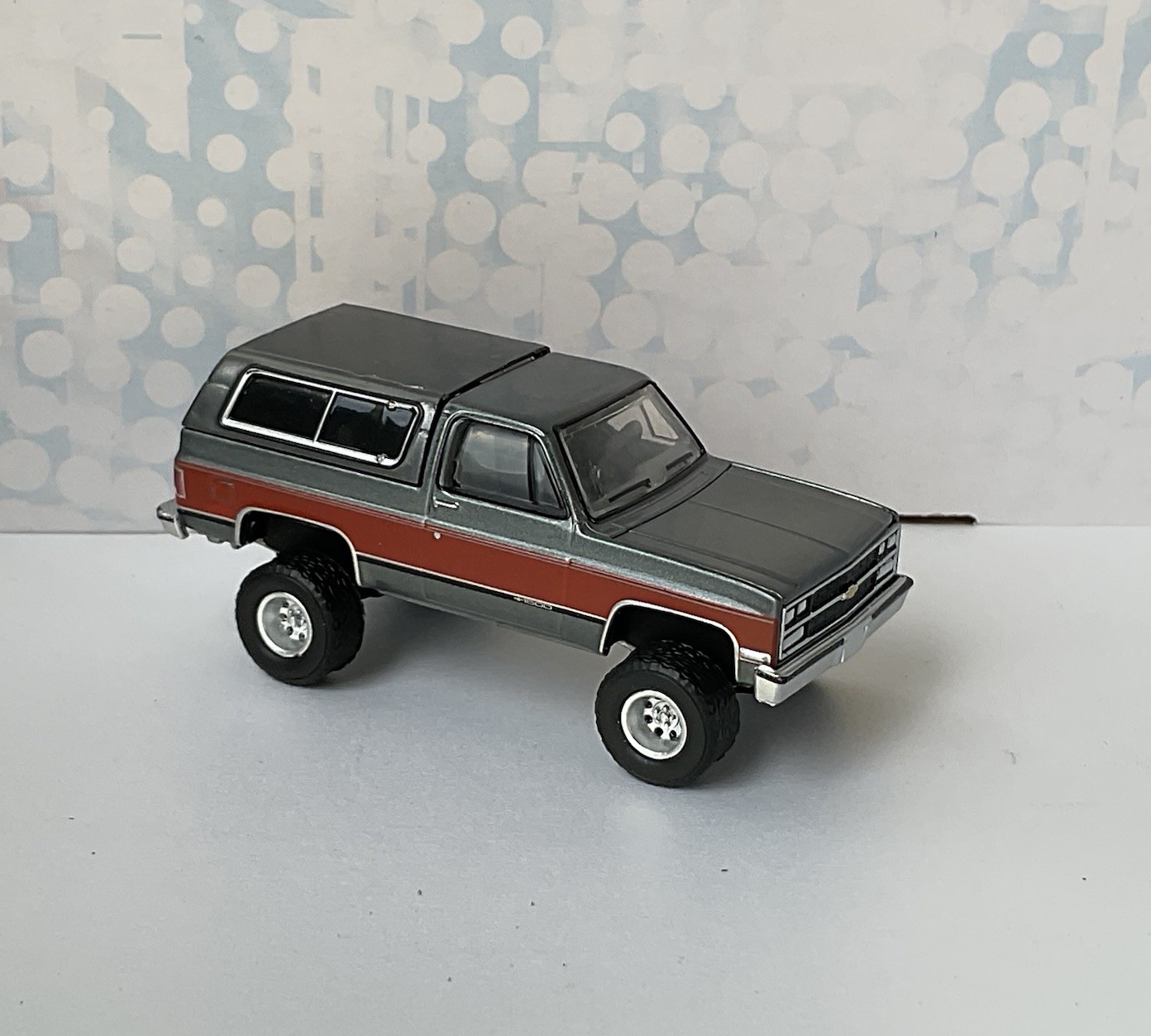 Greenlight 1990 CHEVROLET KS BLAZER Lifted Gray / red REMOVABLE TOP Chevy