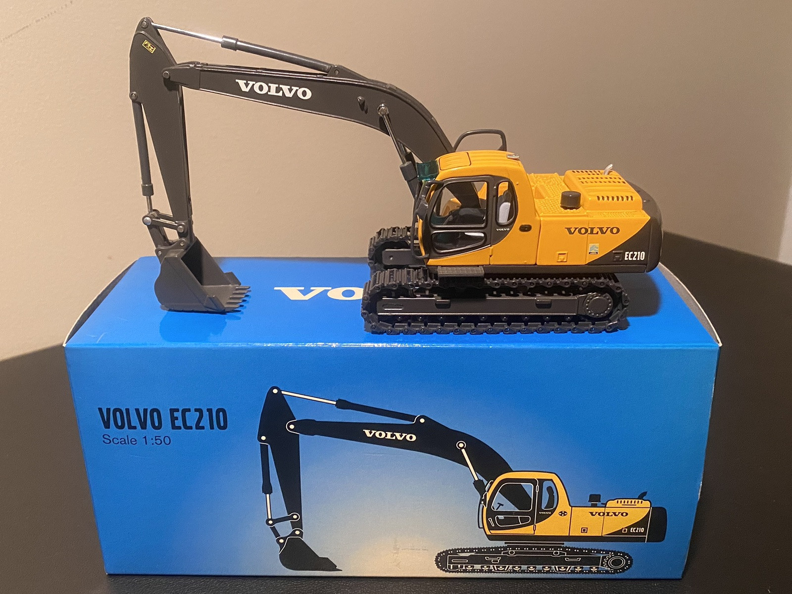 1/50 diecast Volvo exclusive EC210 v1.0 track excavator Motorart LINKED TRACKS!!