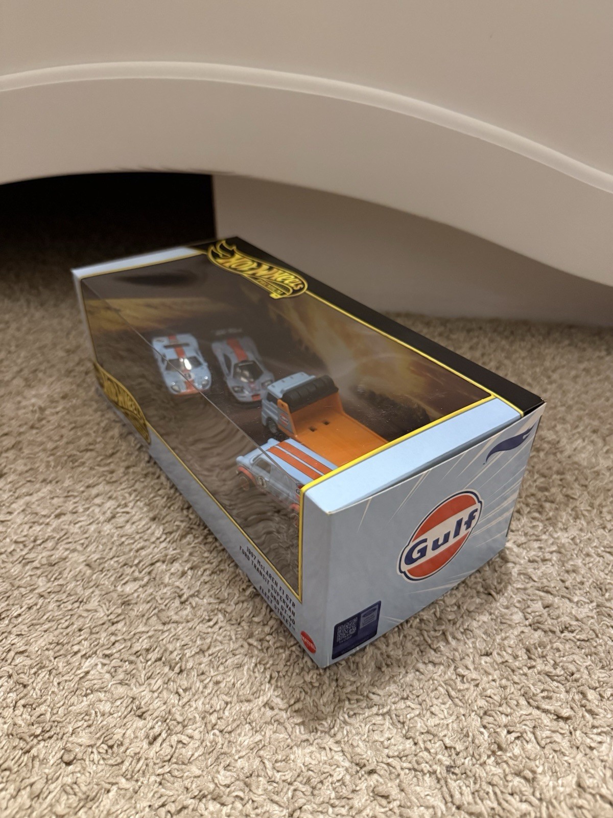 Hot Wheels Premium Collector Diorama Gulf Set McLAREN F1, Supervan, Ford GT-40