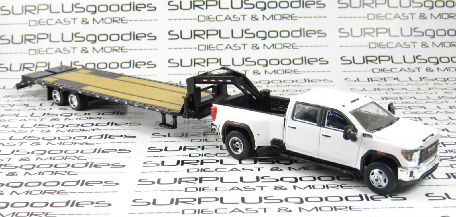 Greenlight 1:64 White 2022 GMC SIERRA 3500 Pro Dually Pickup w/Gooseneck Trailer