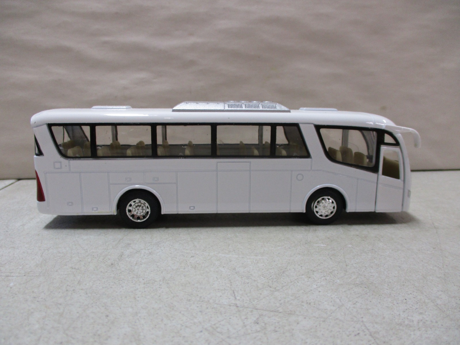 Kinsfun Coach Bus
