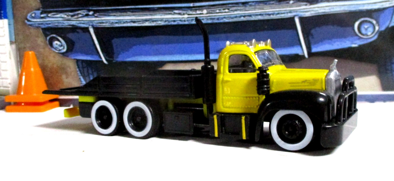 Maisto 1953 Mack B 61 Flatbed Transport New/Loose Metal/Plastic Rubber Tires!