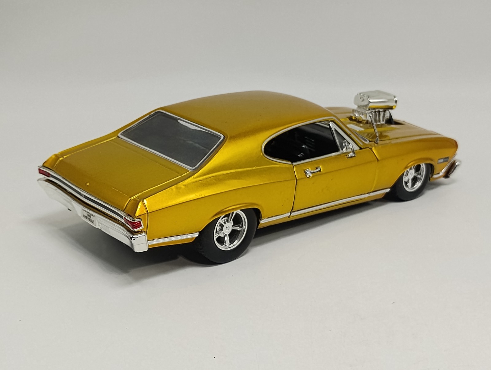 SunnySide 1:24 Scale Gold 1968 Chevy Chevelle SS 396 HARD TO FIND