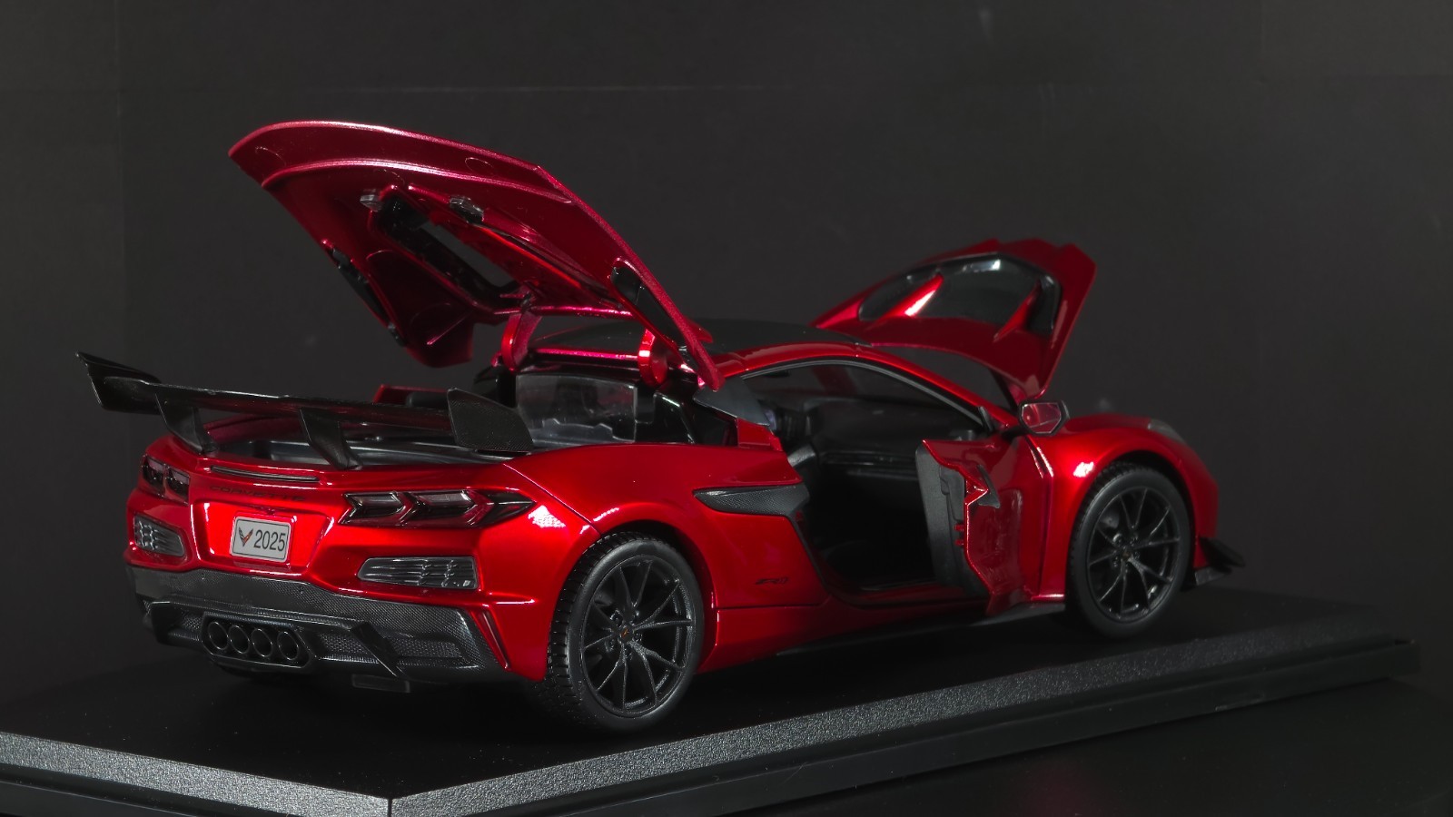 Corvette ZR1 Coupe 1:18 Maisto Exclusive Style Special Edition – Red