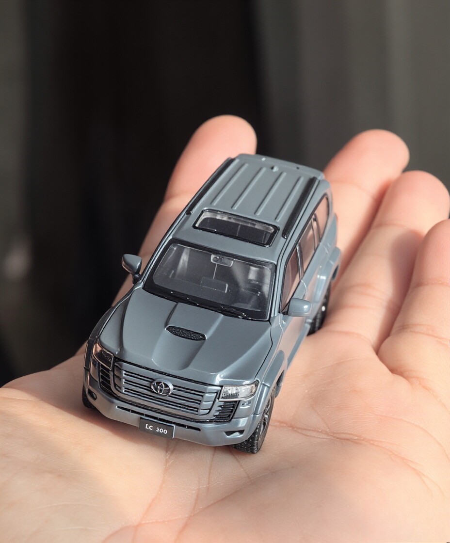 Masdi 1:64 Gray LC300 Land Cruiser ORV SUV Sports Model Diecast Metal Car