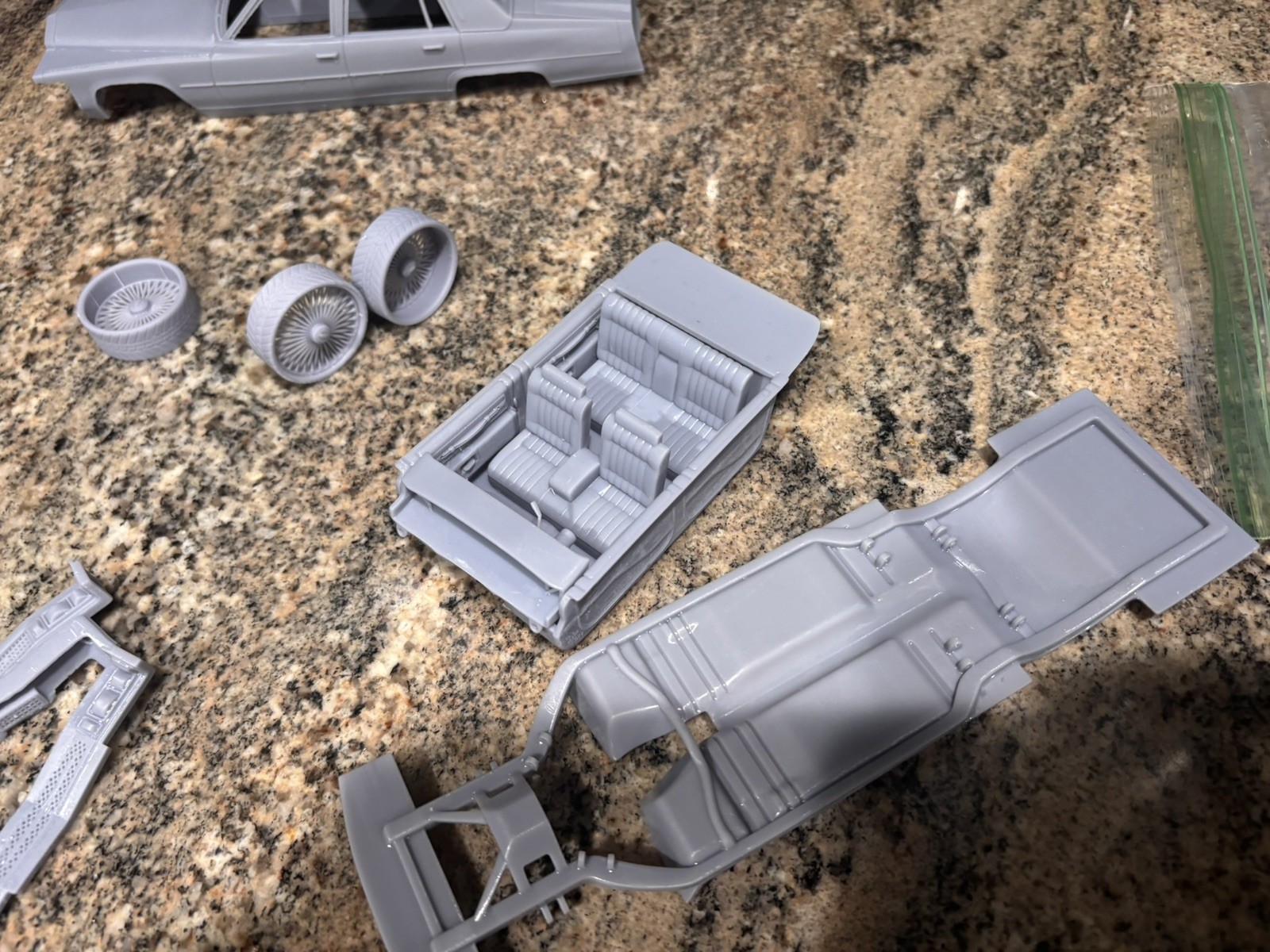 1979 Cadillac Fleetwood Kit (1/24) WINDOWS INCLDUED