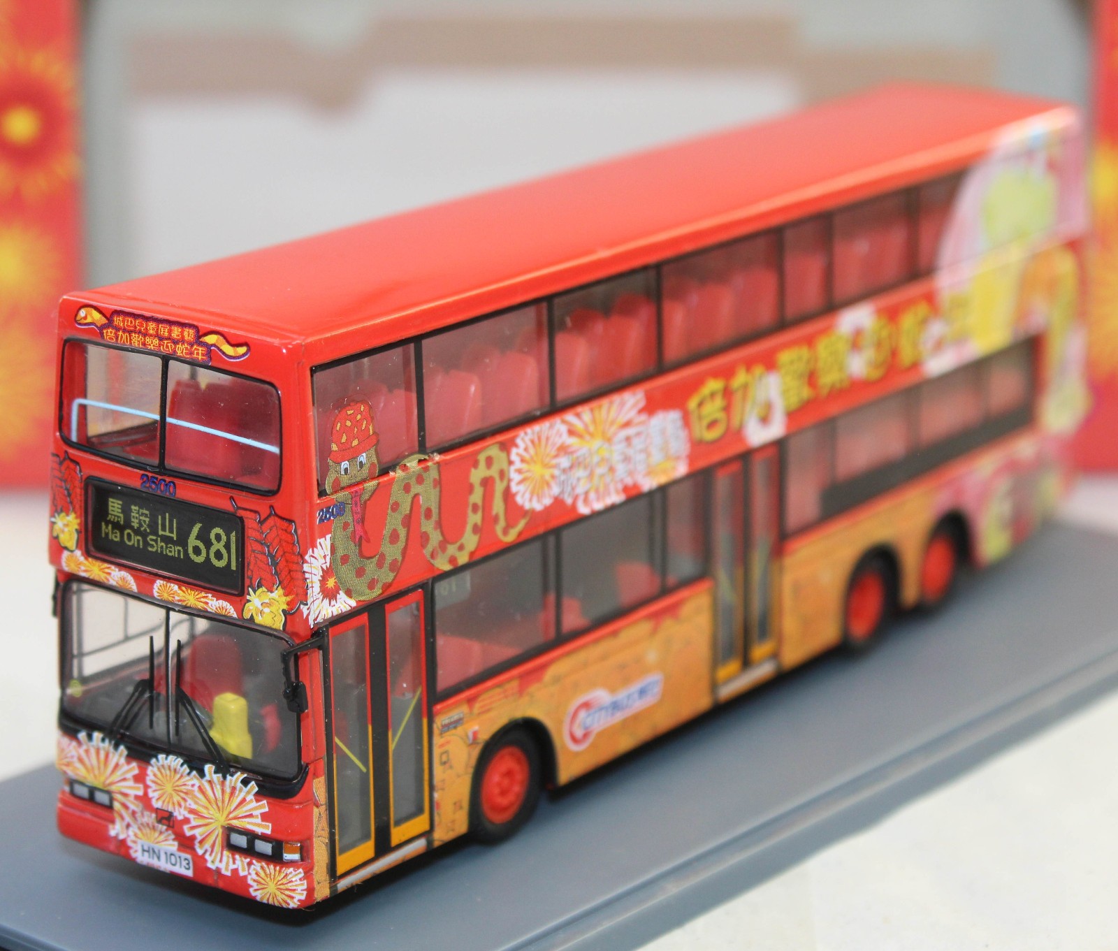 CORGI OOC – OM45403 – MAN / VOLGREN – CITYBUS HONG KONG YEAR OF THE SNAKE 2001