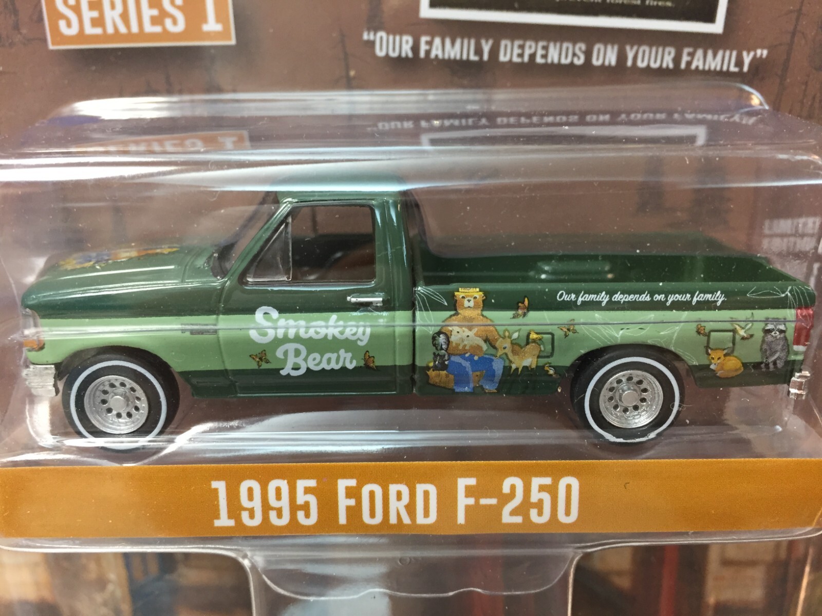 GREENLIGHT 1:64 SCALE HOBBY EXCLUSIVE SMOKEY BEAR 1995 FORD F-250 TRUCK NIP