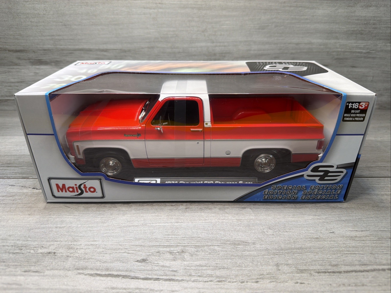 1/18 Maisto 1974 Chevy C10 Cheyenne Super Square Body Pickup Truck Red & White