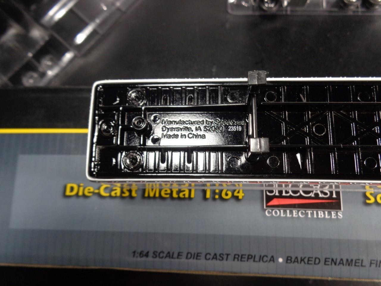 Reduce SPECCAST 34611 ROADRUNNER FREIGHT INTERNATIONAL 8600 TRUCK & TRAILER 1/64