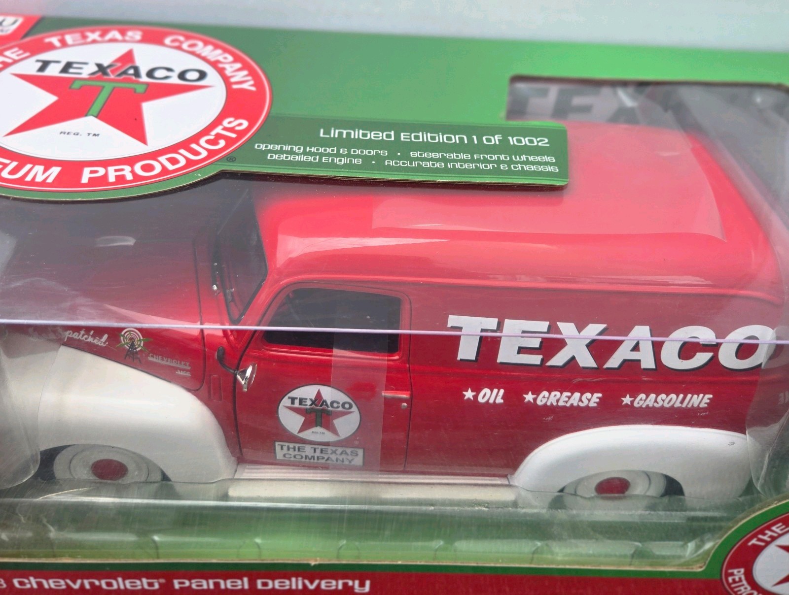 Auto World 1948 Chevrolet Panel Delivery Texaco Red 1:18 Diecast AW248 1/1002