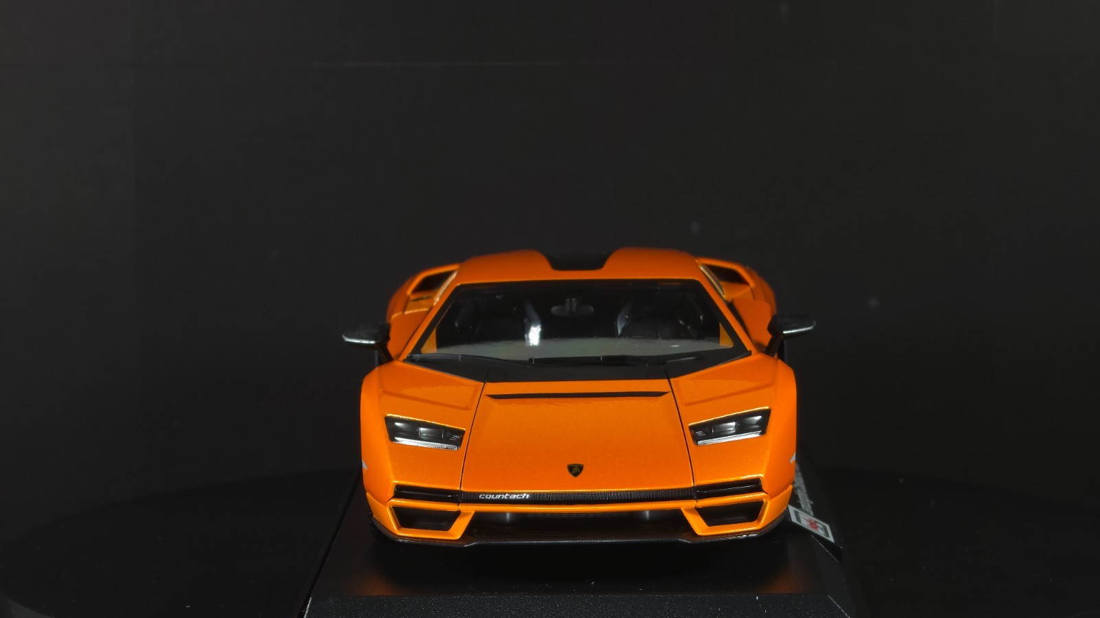 Lamborghini Countach LPI 800-4 1:18 Maisto Exclusive Style Special Edition