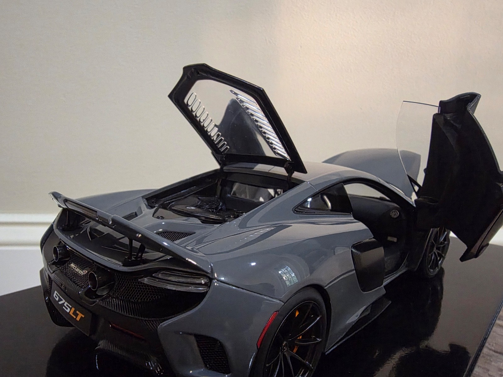 AUTOart 1/18 Mclaren 675LT Chicane GREY 76047