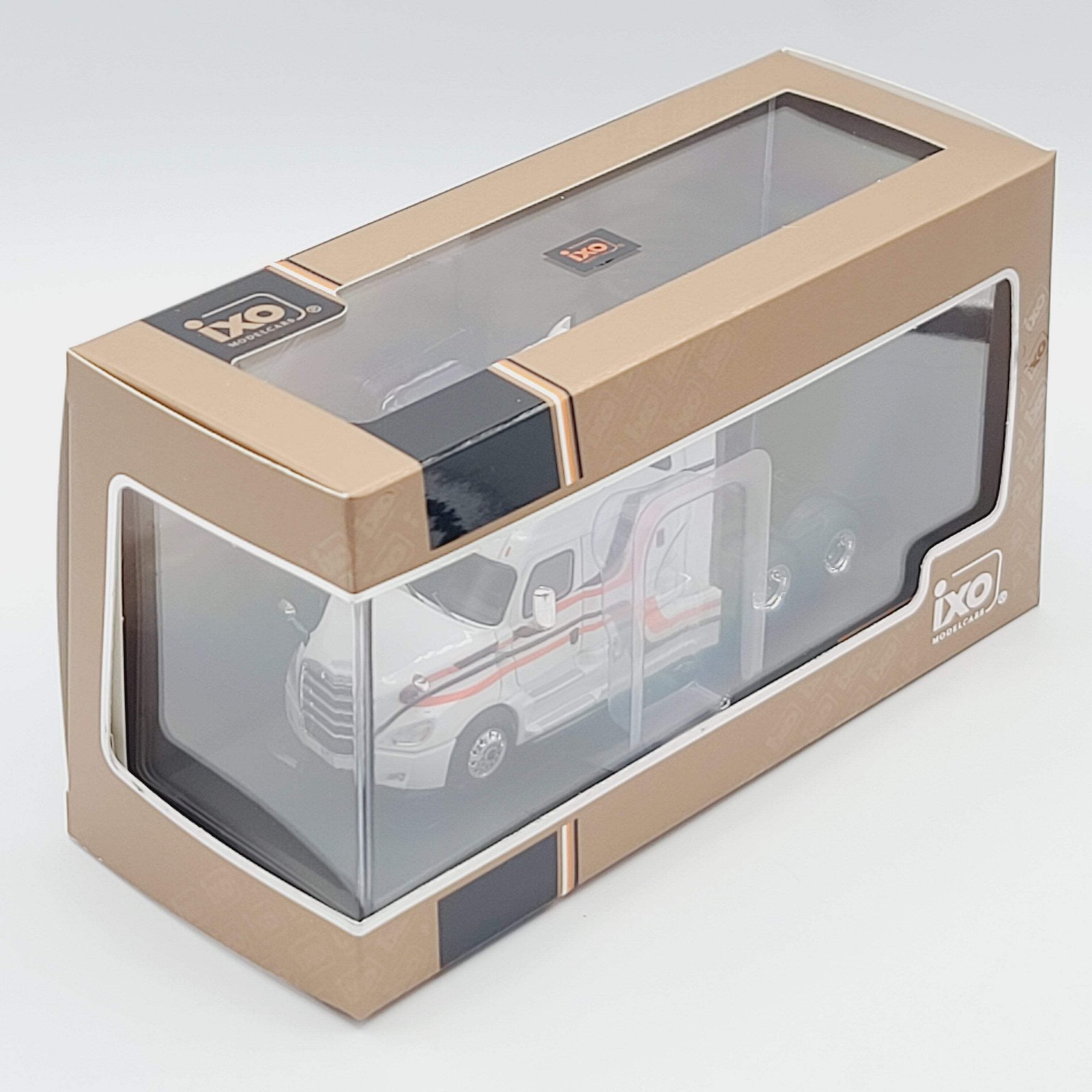 iXO Model Cars ’18 Freightliner Cascadia Semi Truck Cab – 1:64, White (2026)